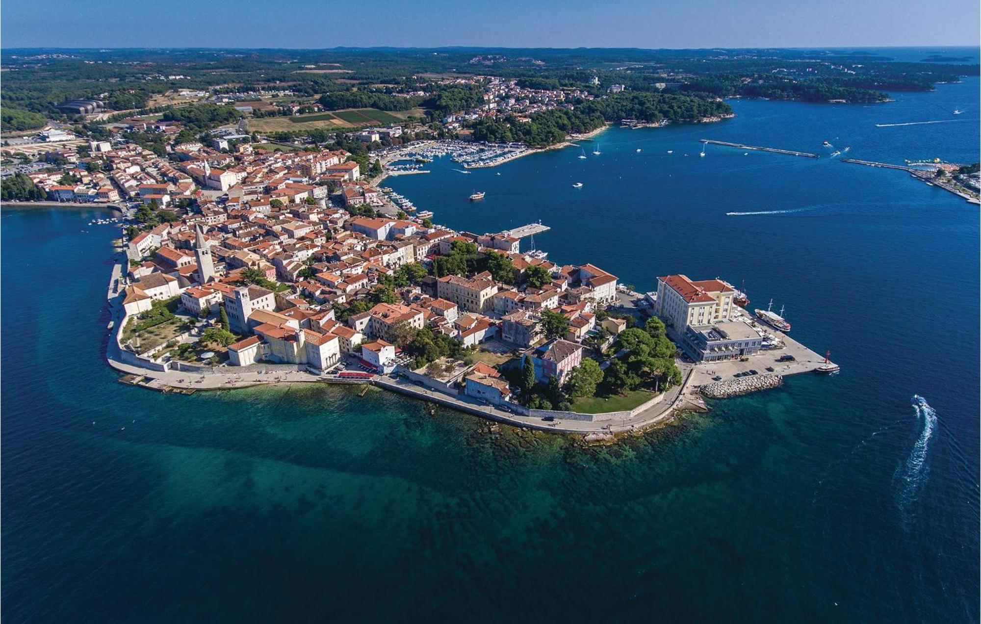 Beautiful Apartment In Porec With Kitchen Exterior foto