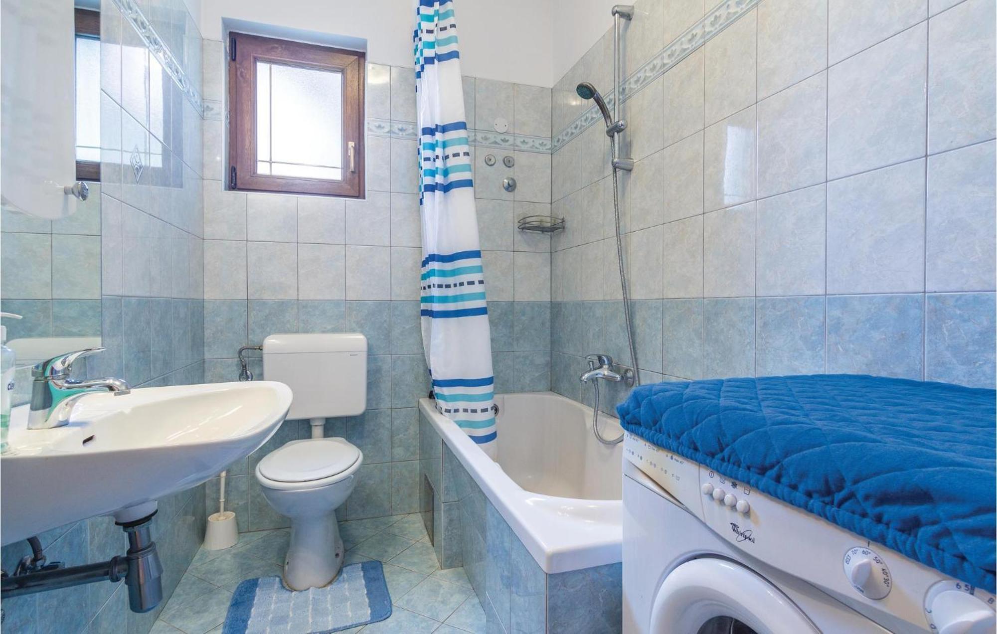 Beautiful Apartment In Porec With Kitchen Exterior foto