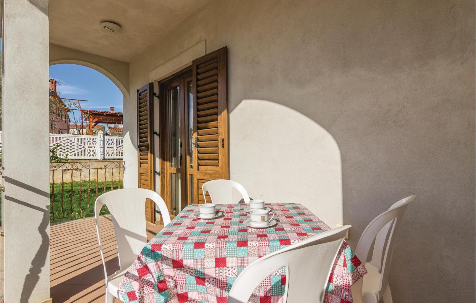 Beautiful Apartment In Porec With Kitchen Exterior foto